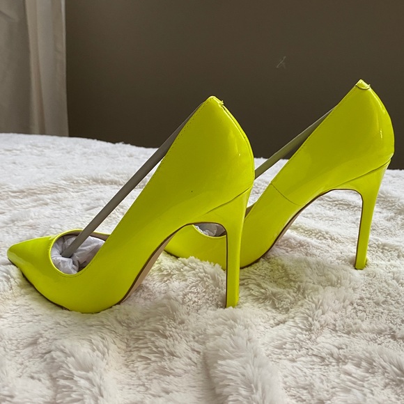 Neon Yellow Shoemint Pumps - Picture 14 of 16